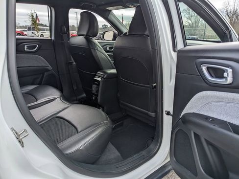 Used 2024 Jeep Compass Latitude image 45