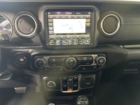 Used 2022 Jeep Wrangler Unlimited Sahara image 21