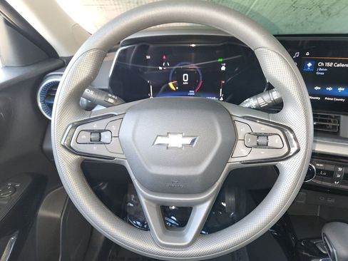 Used 2025 Chevrolet Trax LT image 22