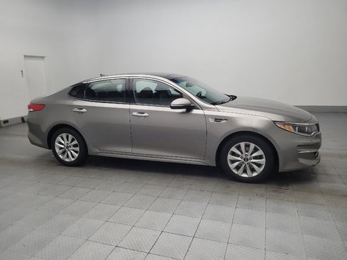 Used 2016 Kia Optima EX w/ Premium Package image 11