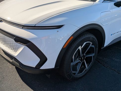 New 2026 Chevrolet Equinox EV LT image 10