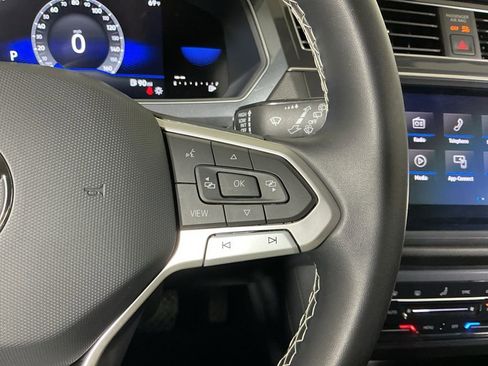 Used 2023 Volkswagen Tiguan SE image 18