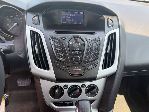 Used 2014 Ford Focus SE FWD image 22