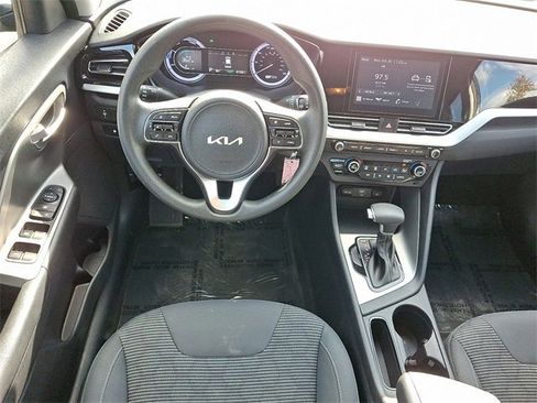 Used 2022 Kia Niro LX image 12