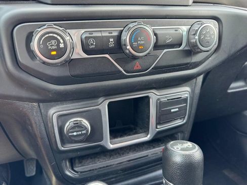 Used 2018 Jeep Wrangler Sport AWD/4WD image 16