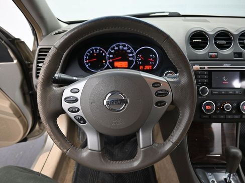 Used 2010 Nissan Altima 2.5 S w/ Premium Audio Pkg image 12