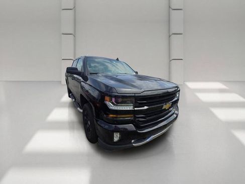Used 2018 Chevrolet Silverado 1500 LT w/ All Star Edition AWD/4WD image 3