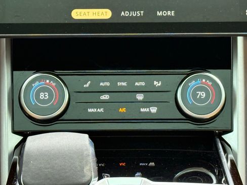 Used 2023 Land Rover Range Rover Long Wheelbase SE image 26