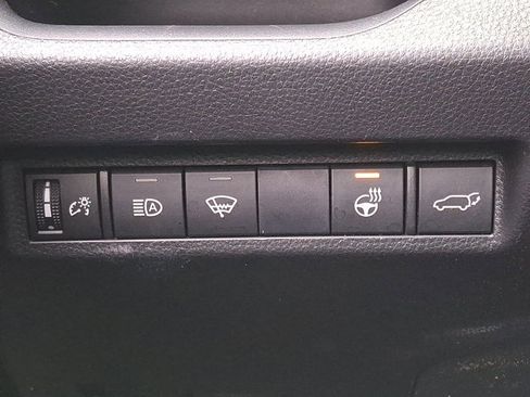 Used 2021 Toyota RAV4 SE image 25