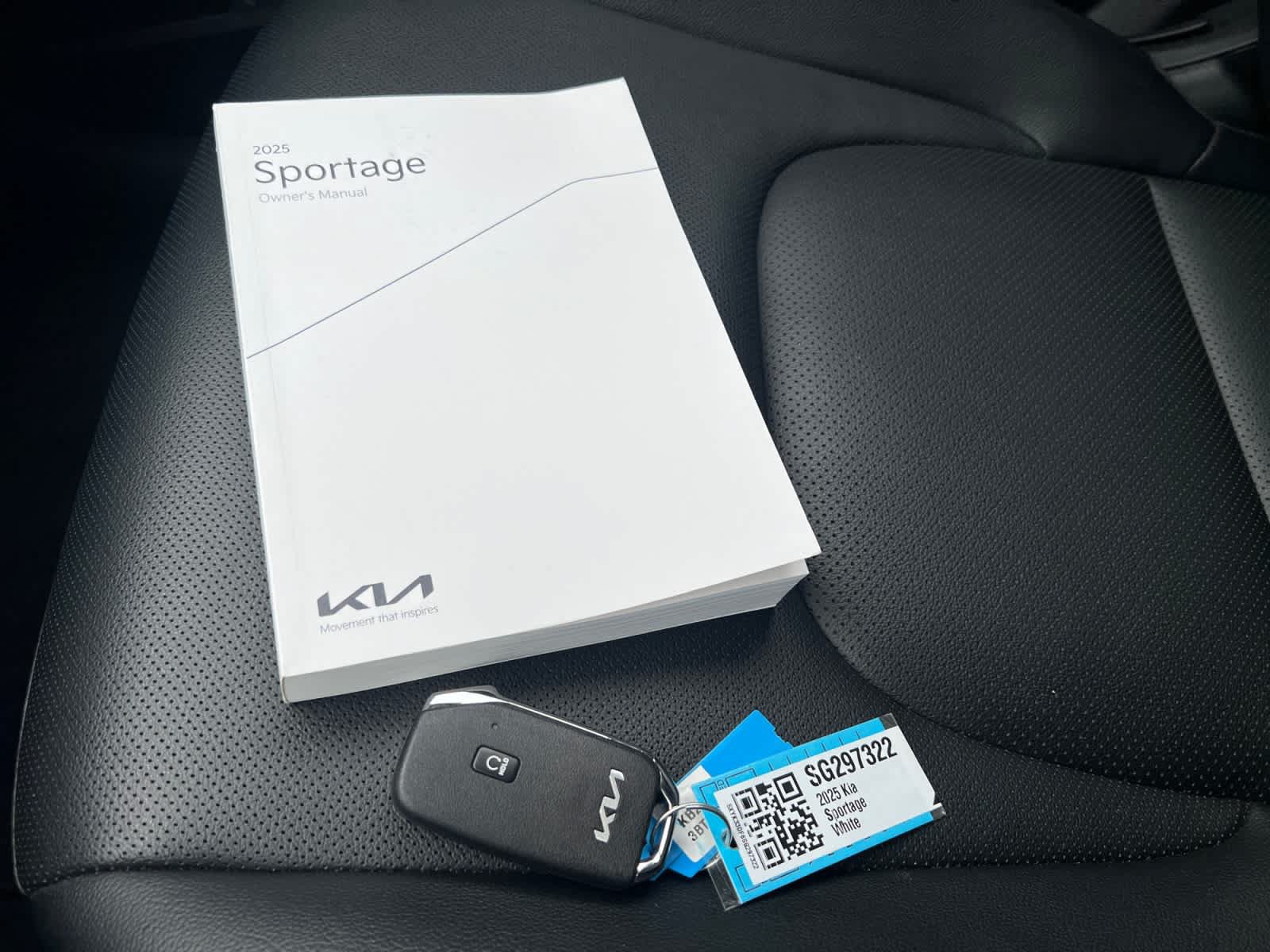 Used 2025 Kia Sportage EX FWD image 10