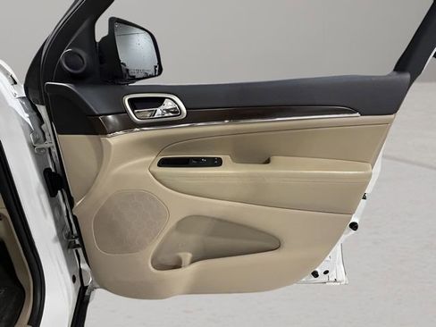 Used 2017 Jeep Grand Cherokee Limited w/ Luxury Group II image 40