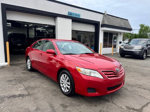 Used 2011 Toyota Camry LE FWD image 1