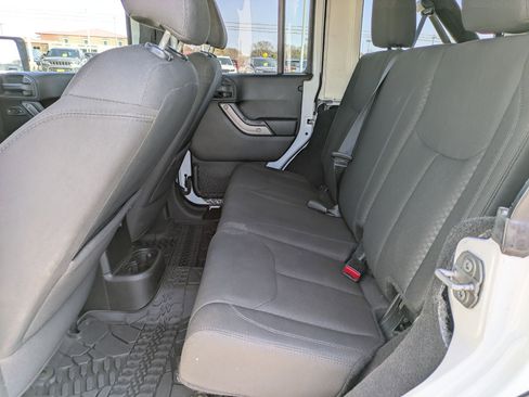 Used 2018 Jeep Wrangler Unlimited Sport S image 13