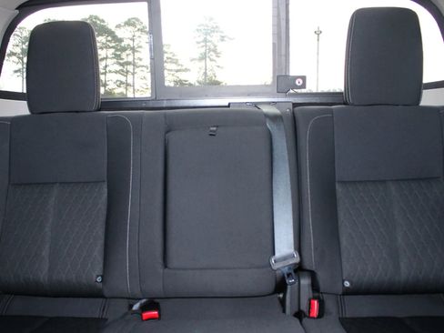 Used 2018 Nissan Titan SV w/ SV Convenience Package image 21