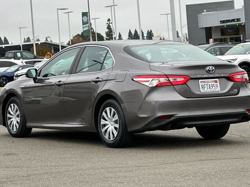Used 2018 Toyota Camry LE image 7