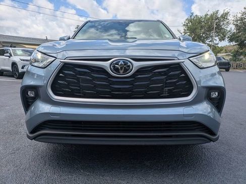 Used 2023 Toyota Highlander LE FWD image 9