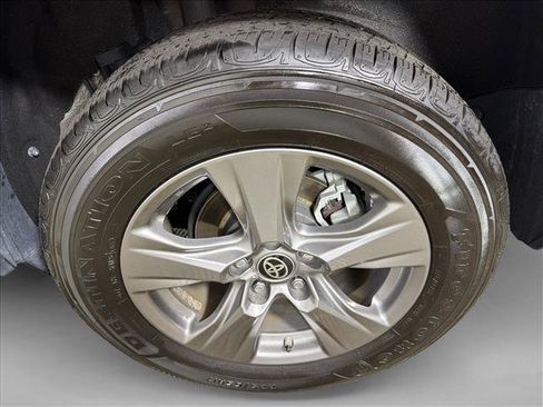 Used 2024 Toyota RAV4 LE AWD/4WD image 19
