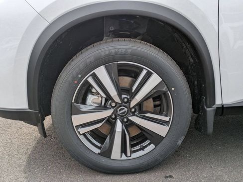New 2025 Nissan Rogue SL w/ Tech Package AWD/4WD image 39
