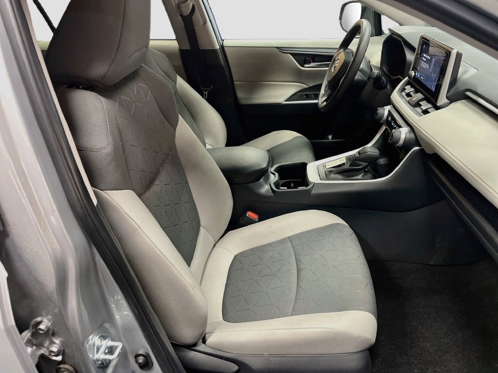 Used 2025 Toyota RAV4 XLE FWD image 27