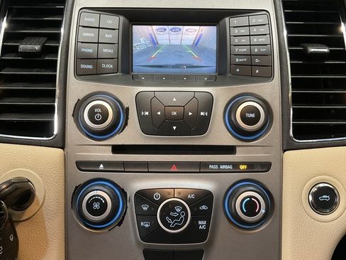 Used 2016 Ford Taurus SE image 17