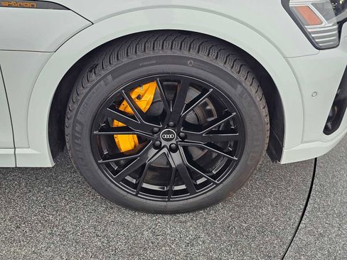 Used 2022 Audi e-tron Chronos w/ Chronos Package image 9
