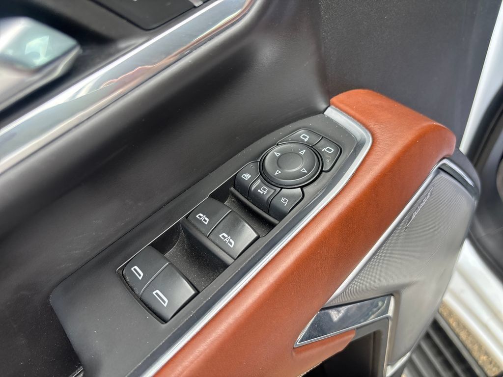 Used 2024 GMC Sierra 2500 Denali Ultimate AWD/4WD image 12