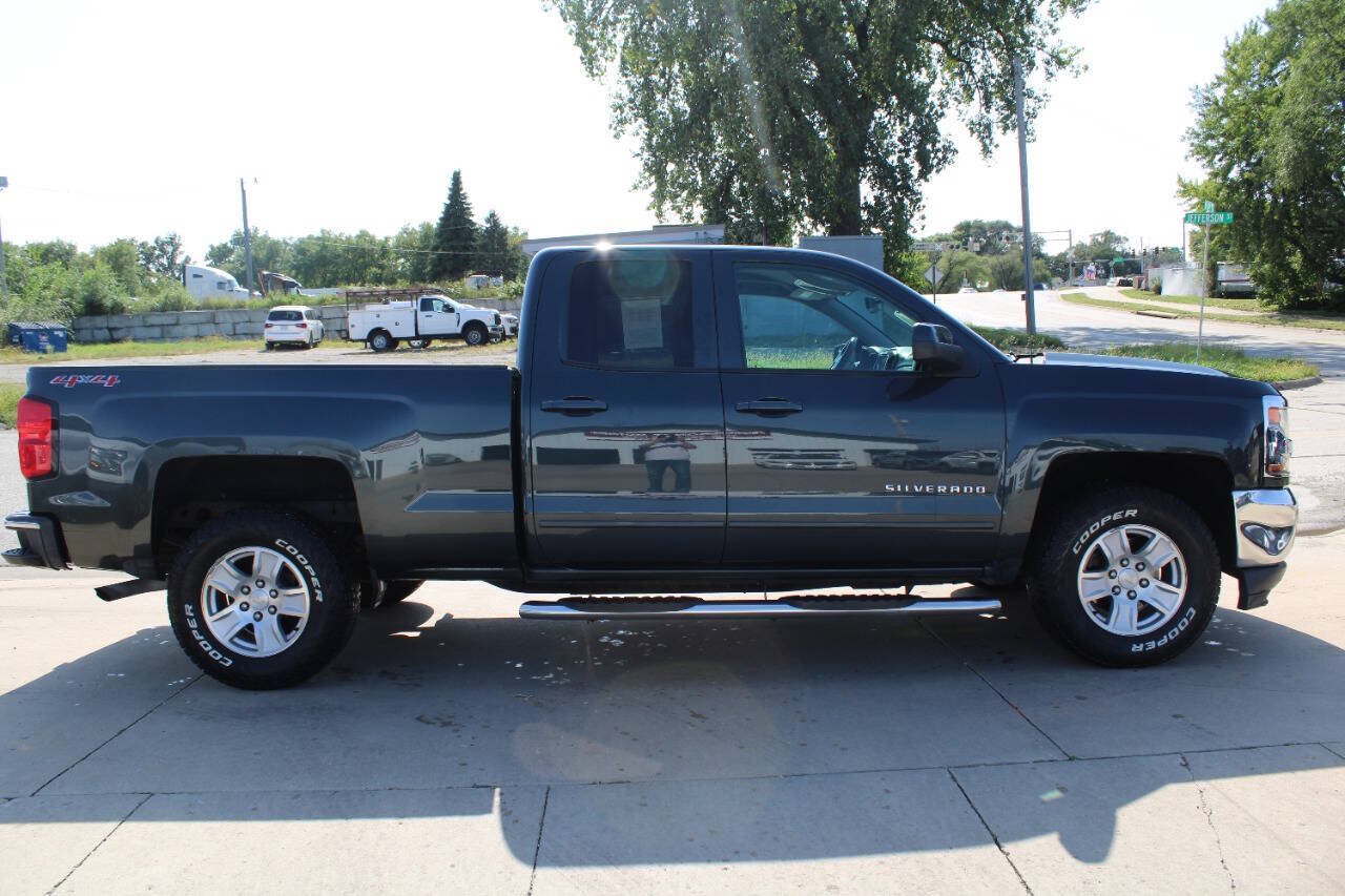 Used 2017 Chevrolet Silverado 1500 LT w/ All Star Edition AWD/4WD image 5