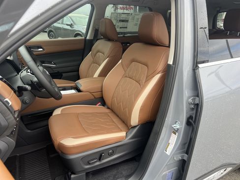 New 2026 Nissan Pathfinder Platinum image 18