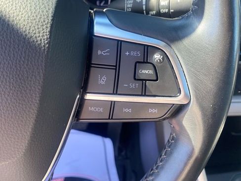 Used 2020 Toyota Highlander XLE image 19