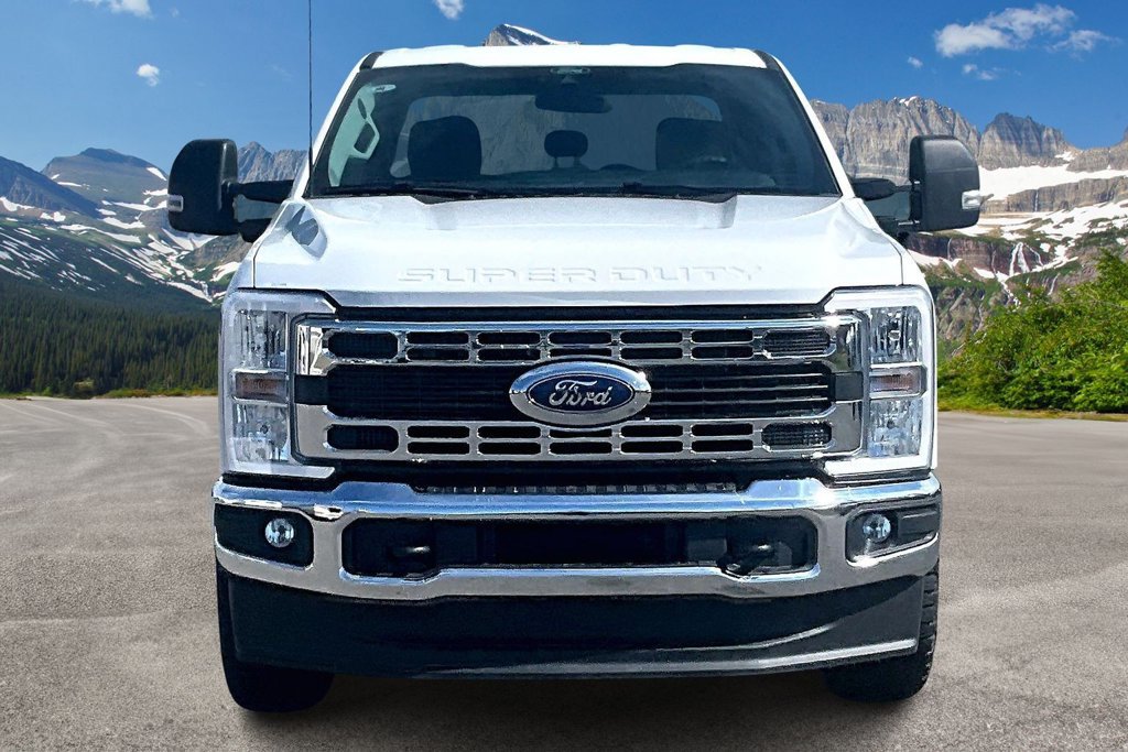 Used 2025 Ford F350 XLT AWD/4WD image 3