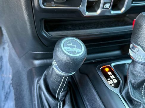 Used 2021 Jeep Wrangler Unlimited Sahara AWD/4WD image 30