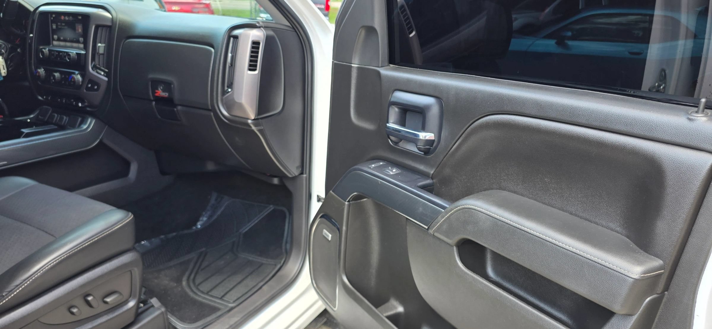 Used 2014 GMC Sierra 1500 SLE w/ All-Terrain Package AWD/4WD image 18