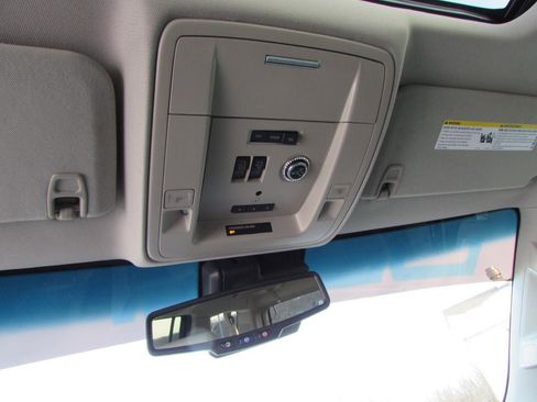 Used 2015 GMC Yukon XL Denali w/ Premium Package image 18