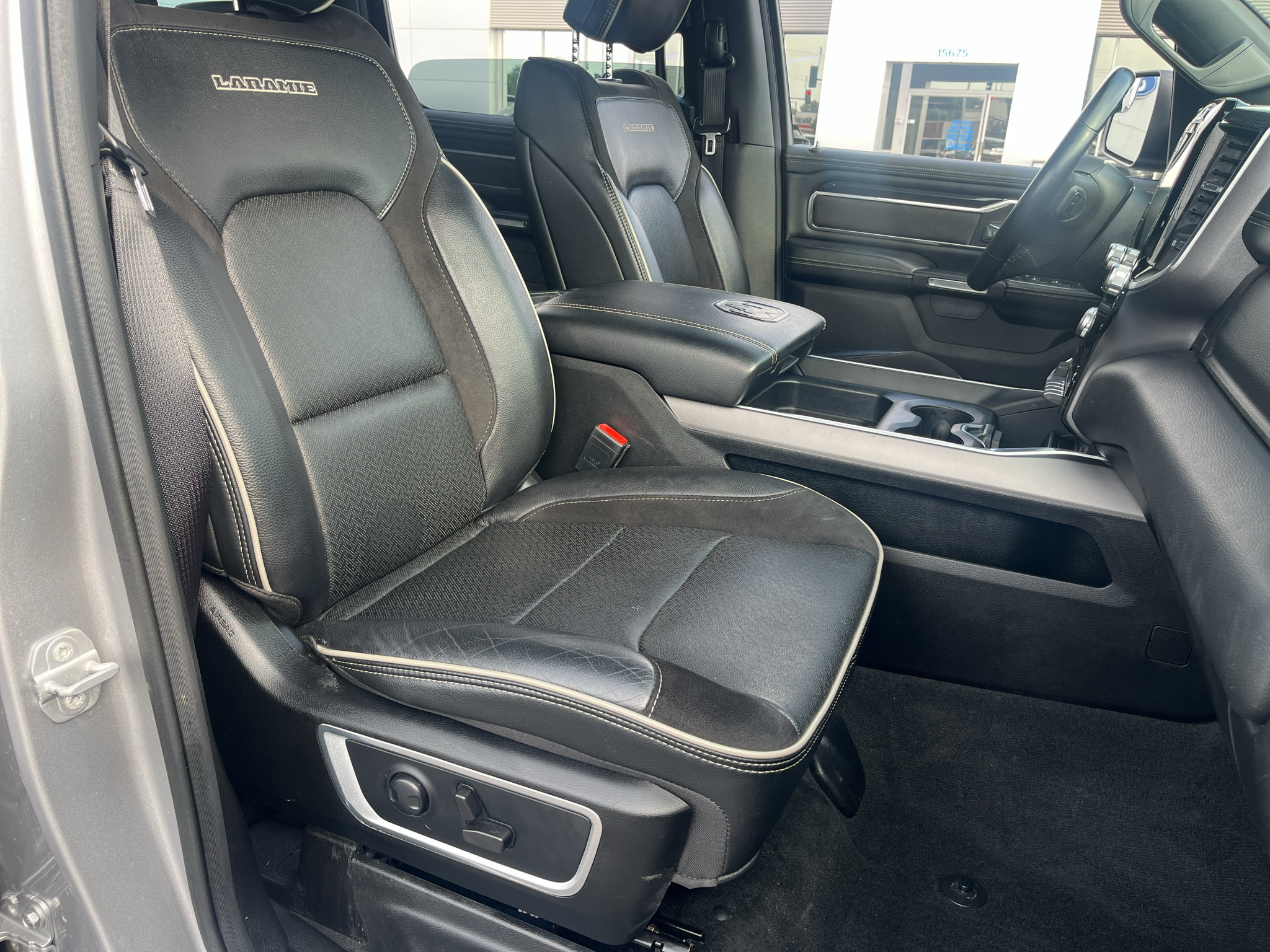 Used 2022 RAM 1500 Laramie w/ Sport Appearance Package AWD/4WD image 39