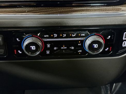 Used 2024 Chevrolet Silverado 2500 LT w/ Convenience Package AWD/4WD image 16