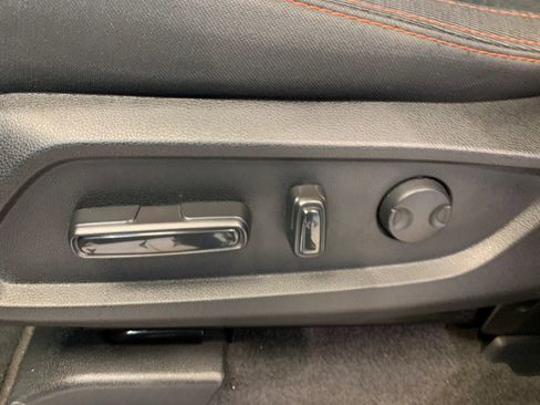 Used 2025 Honda Pilot Sport image 17