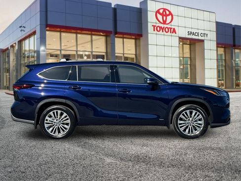 New 2026 Toyota Highlander Platinum AWD/4WD image 7