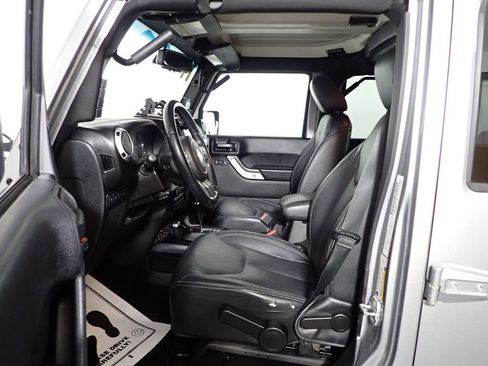 Used 2014 Jeep Wrangler Unlimited Rubicon w/ Connectivity Group image 23