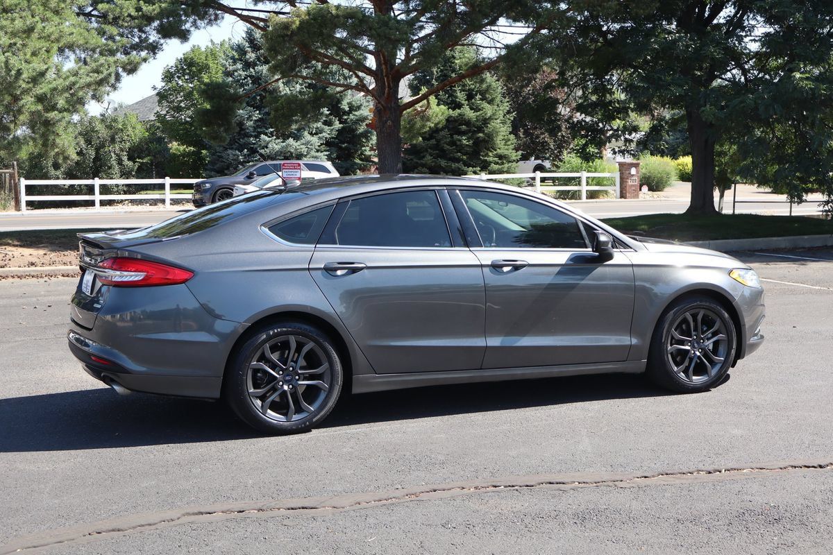 Used 2018 Ford Fusion SE w/ Equipment Group 201A FWD image 4