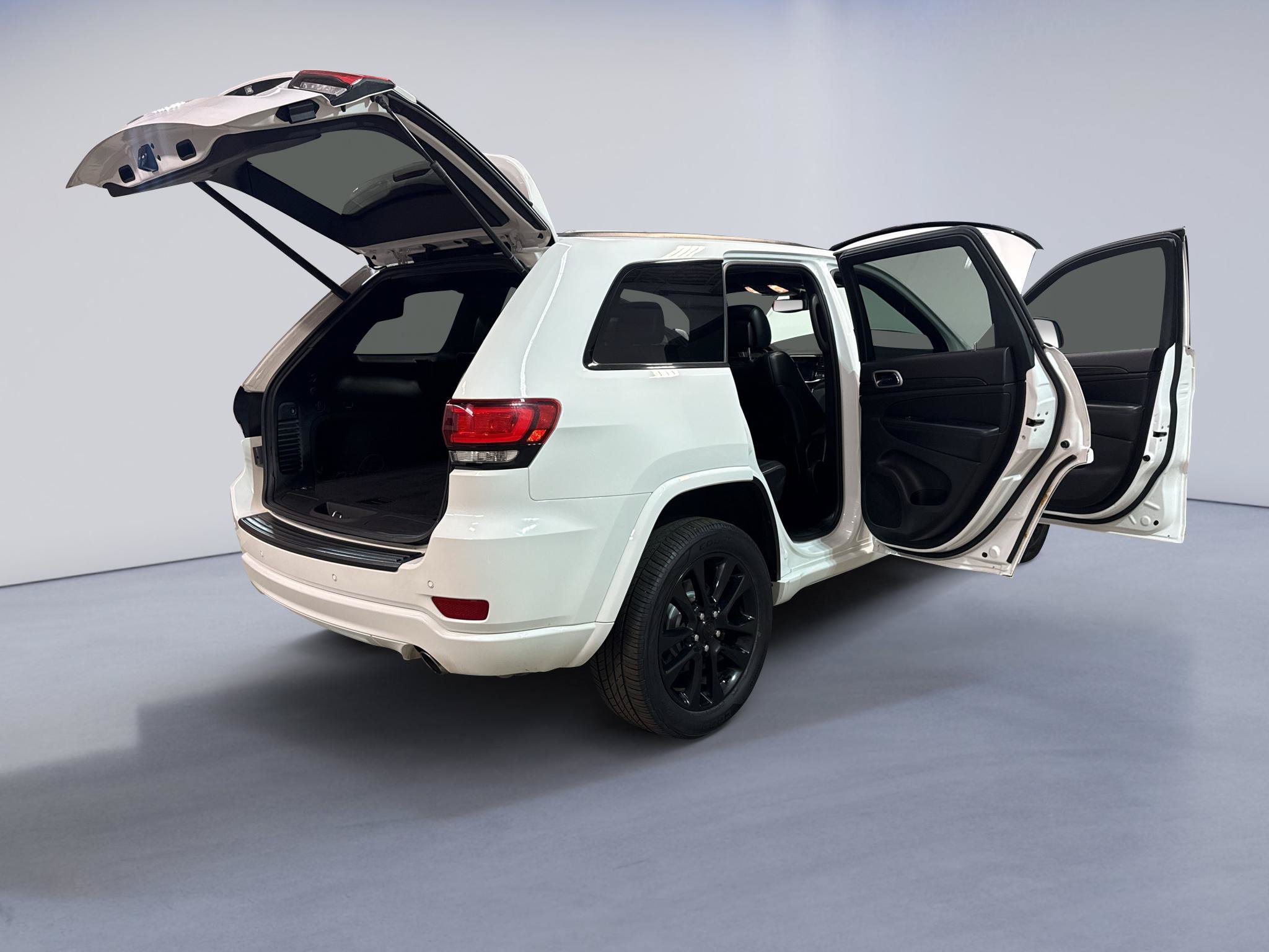 Used 2019 Jeep Grand Cherokee Altitude AWD/4WD image 14