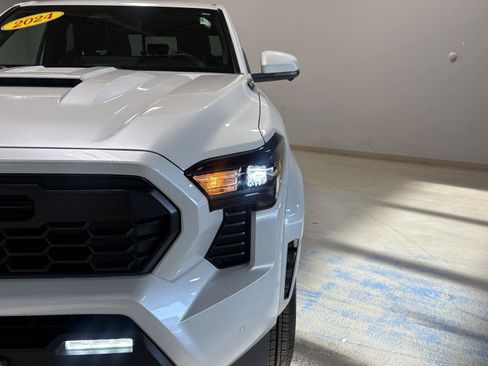 Used 2024 Toyota Tacoma TRD Sport w/ TRD Sport Premium Package AWD/4WD image 34