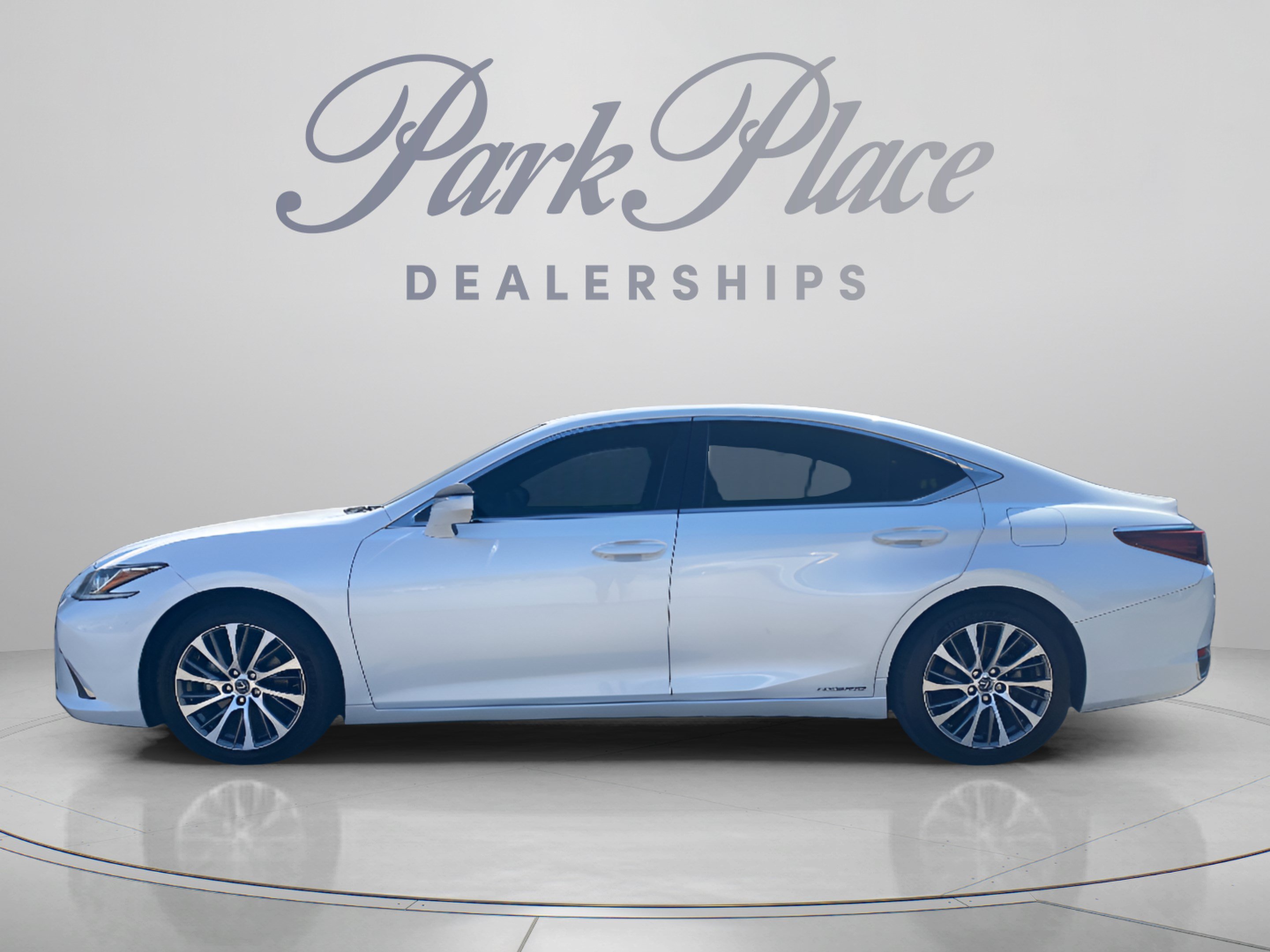 Used 2019 Lexus ES 300h w/ Premium Package FWD image 2
