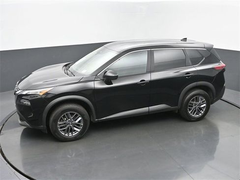 Used 2023 Nissan Rogue S image 39