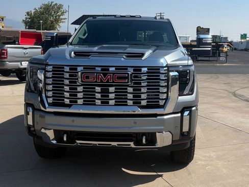 Used 2026 GMC Sierra 3500 Denali w/ Denali Reserve Package AWD/4WD image 3