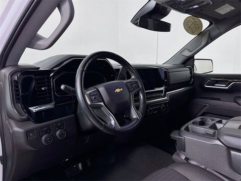 Used 2025 Chevrolet Silverado 1500 LT image 9