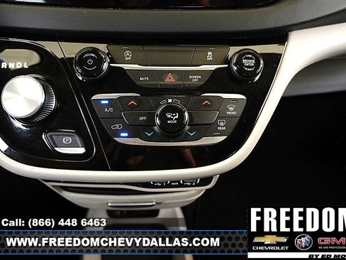 Used 2023 Chrysler Voyager LX FWD image 19
