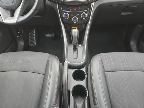 Used 2020 Chevrolet Trax LT w/ LT Convenience Package image 21