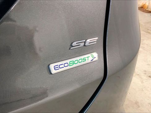 Used 2017 Ford Fusion SE w/ Equipment Group 201A image 9