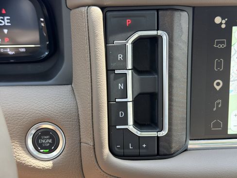 Used 2024 GMC Yukon Denali w/ Advanced Technology Package AWD/4WD image 26