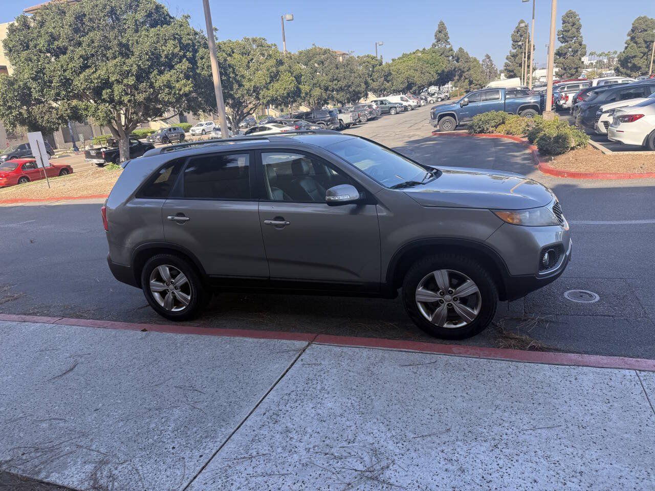 Used 2013 Kia Sorento EX w/ Premium Plus Pkg FWD image 3